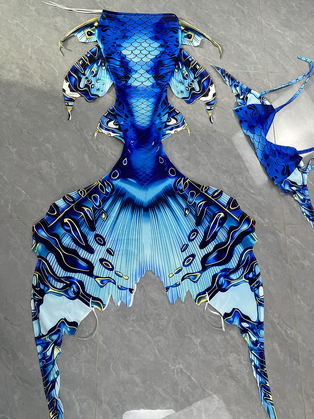 Aquarium Marine - Colorful Dreamy Mermaid Tail Aquarium Mermaid